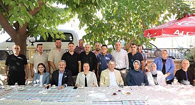 Başkan Subaşıoğlu, AK Parti'ye katılan 15 kişiye rozet taktı
