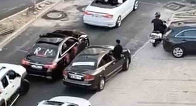 Bursa'da düğün konvoyu yolu trafiğe kapattı