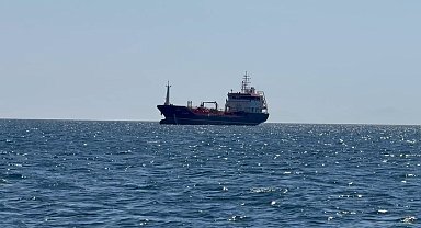 Çarpışmada hasar almadan kurtulan ALSU isimli ticari gemi Silivri açıklarına çekildi