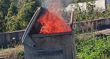 Çöp konteynerinde çıkan yangını mahalleli söndürdü