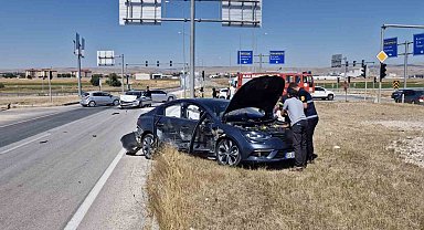 Çorum'da iki otomobil çarpıştı: 5 yaralı