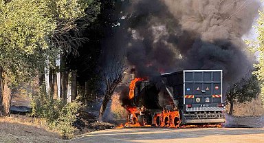 Dalaman Belediyesine ait araç alev alev yandı