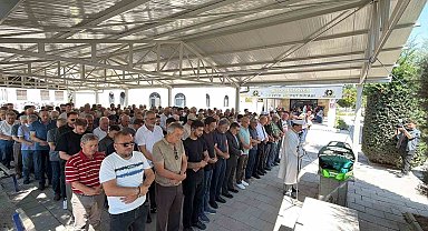 Düzceli gazetecinin annesi son yolculuğuna uğurlandı