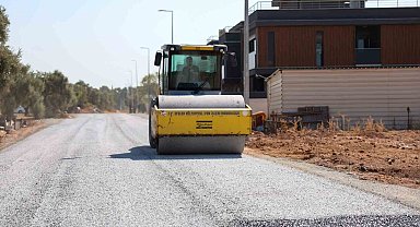 Efeler'de yol yenileme çalışmaları sürüyor