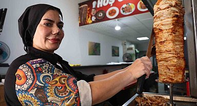 Elazığ'da iki çocuk annesi kadın girişimci, döner tezgahının başına geçti
