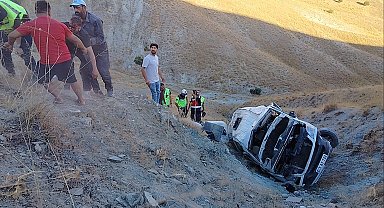 Elazığ'da minibüs uçuruma yuvarlandı: Yaralılar var