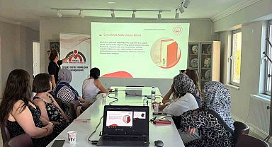 Eskişehir'de ADEM kursiyerlerine aile ve teknoloji eğitimi