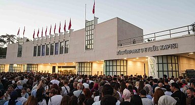 İEF'de kahkaha var