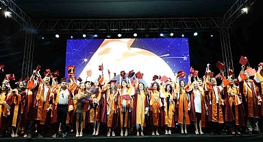 İEÜ'de uzmanlık yolculuğu diplomayla taçlandı