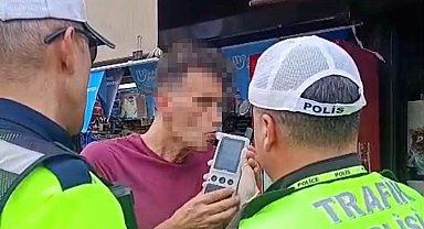 İş yerinin tabela ve tentesine çarptı, alkolmetreyi üflemek yerine içine çekti