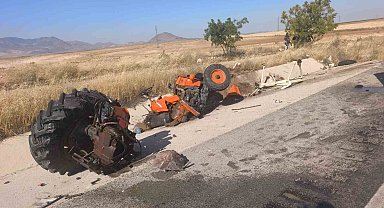 Karaman'da kamyonetle traktör çarpıştı: 1'i ağır 2 yaralı