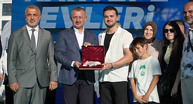 Kartepe Kent Konut Evleri'nde 144 hak sahibine anahtar teslim edildi
