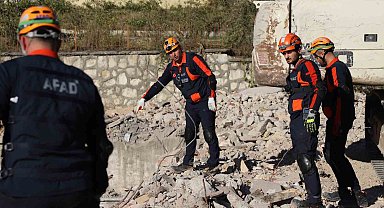 Kastamonu'da habersiz yapılan bina göçmesi tatbikatı başarıyla tamamlandı