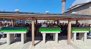Kazada hayatını kaybeden 3 genç gözyaşlarıyla toprağa verildi: Bu acıya yürek dayanmaz