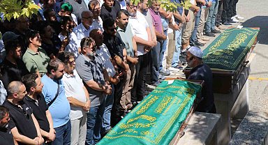Kazada ölen genç annesinin mezarına, acısına dayanamayan babası ise yanlarına defin edildi