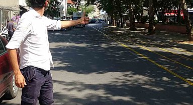Kimi zaman otostop yaparak kimi zaman bisikletle 133 ülke gezdi