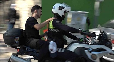 Kimliğini unutan genç için anne ve polis seferber oldu