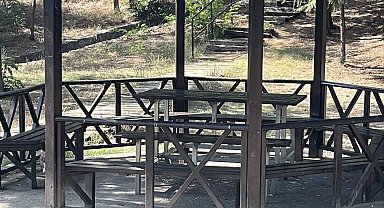 Kızıyla piknikteyken uzaklaştırma kararı verilen eşi tarafından bıçaklandı