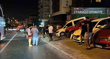 Kontrolden çıkıp savrulan Fiat Tofaş, oto galerideki araçlara çarparak durabildi