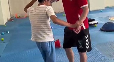 Körfez'in özel sporcularından zafer pozu