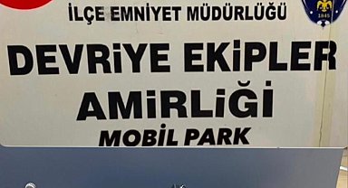 Küçükçekmece'de şüphe üzerine durdurulan araçtan silah ve çakar sistemi çıktı