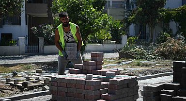Kuşadası'nda yollar yenileniyor