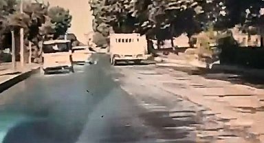 Makas atarken kayan otomobil kazaya davetiye çıkardı