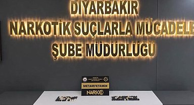 Midelerinde uyuşturucu taşıyan 2 kişi tutuklandı