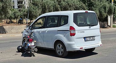 Motosiklet ile hafif ticari araç çarpıştı: 1 yaralı