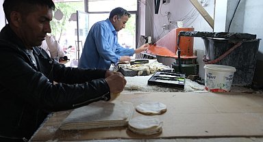 Norveç'ten gelen koyun derileri Erzincan'da peynir tulumuna dönüşüyor