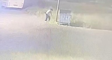 Önce yaktı sonra oturup izledi