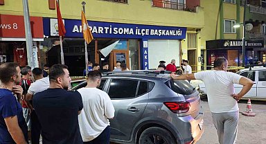 Otomobil AK Parti ilçe binasına daldı