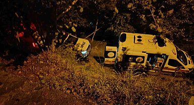 Park sırasında kontrolden çıkan araç uçuruma yuvarlandı: 2 ölü, 1 yaralı