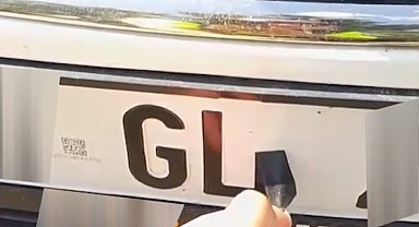 Plakada bant ile yapılan harf değişikliğine 140 bin TL ceza, 30 gün trafikten men