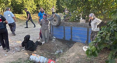 Sakarya'da fındık işçilerini taşıyan traktör devrildi: 18 yaralı