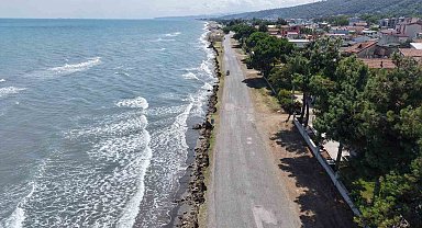 Samsun'da kıyı erozyonu yola kadar ulaştı, yapıları tehdit ediyor