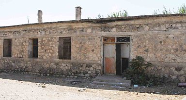Silopi'de tehlike saçan metruk yapı yıkılıyor