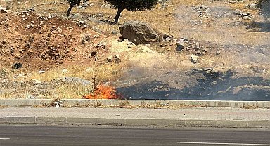 Şırnak'ta yol kenarında çıkan yangın büyümeden söndürüldü