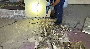 Su borusuna sıkışan yavru kediyi itfaiye kurtardı