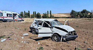 Takla atan otomobil hurdaya döndü: 2 yaralı