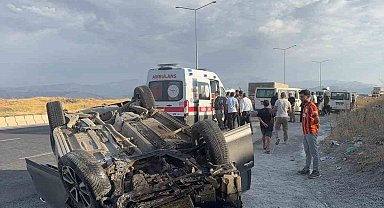 Tatvan'da zincirleme trafik kazası: 1 yaralı