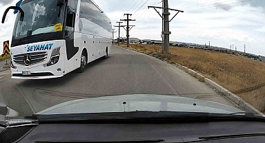 Ters yönden çıkan yolcu otobüsü tepki çekti