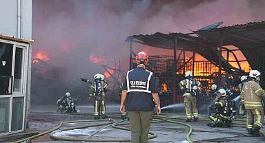 Tuzla'da lojistik depo yangınına belediyeden destek