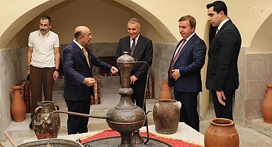 Vali Aydoğdu, Kemah'ta esnaf ve vatandaşlarla bir araya geldi