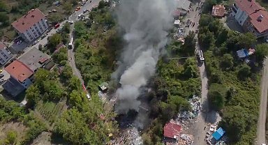 Yakılan lastikler çöpleri tutuşturdu, gökyüzünü duman kapladı