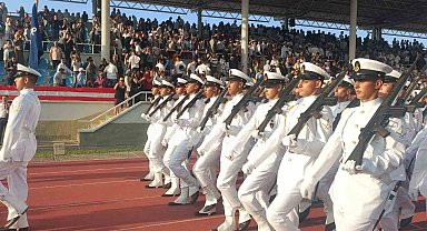 Yalova'da 456 deniz astsubayının mezuniyet coşkusu