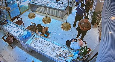 Yalova'da kuyumcunun dikkati, 81 yaşındaki vatandaşı dolandırılmaktan kurtardı