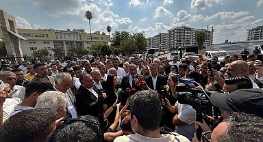 Yüreğir Belediyesi önünde başkan vekilliği kararına tepki