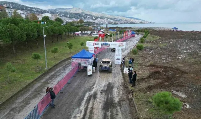 Deniz kenarında yapılan zorlu Off-Road yarışları nefesleri kesti