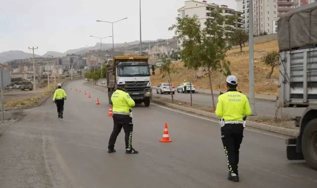 Şırnak'ta trafik ekipleri kurallara uymayan sürücülere ağır cezalar kesti
